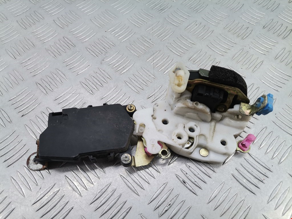 Замок двери передней правой SUBARU Impreza 1992-2000