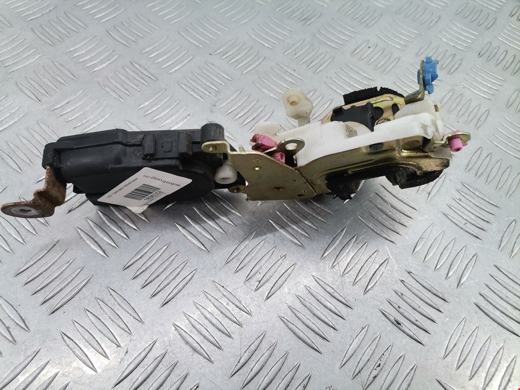 Замок двери передней правой SUBARU Impreza 1992-2000