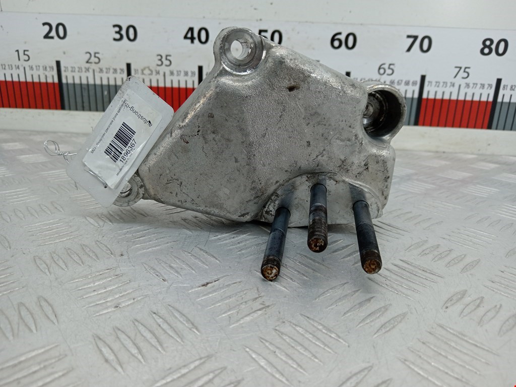 Кронштейн (крепление лапа) двигателя Mitsubishi Space_Star 1 (1998-2005)