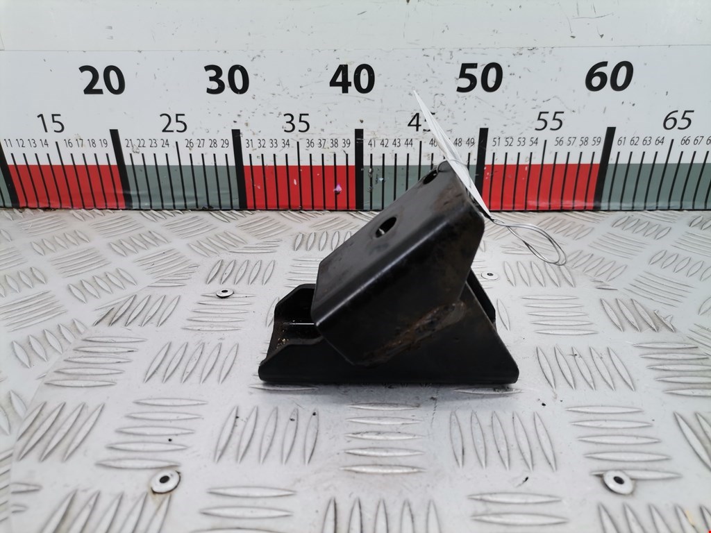 Кронштейн (крепление лапа) двигателя Mitsubishi Pajero Sport 1 (1998-2008)