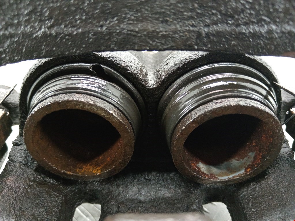 Суппорт передний правый SSANG YONG Rodius 2004-2013