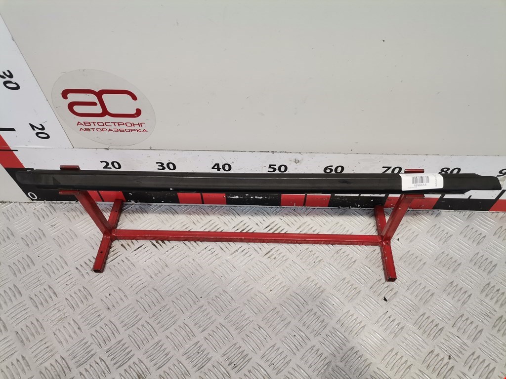 Накладка декоративная (молдинг) стекла двери задней левой Dodge Nitro (2006-2011)