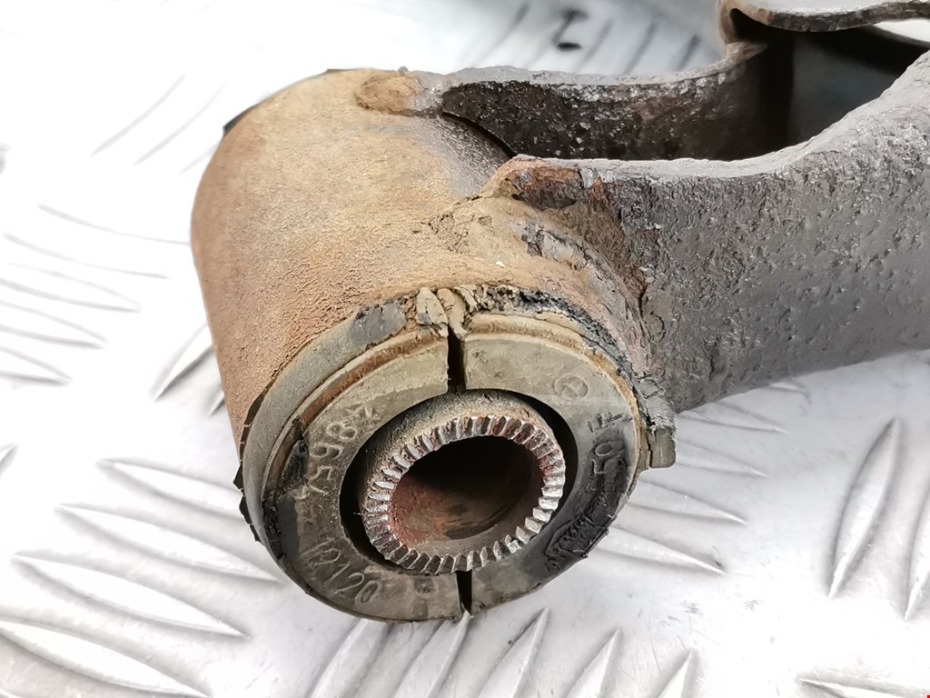 Рычаг передний правый TOYOTA Corolla E120 2001-2006