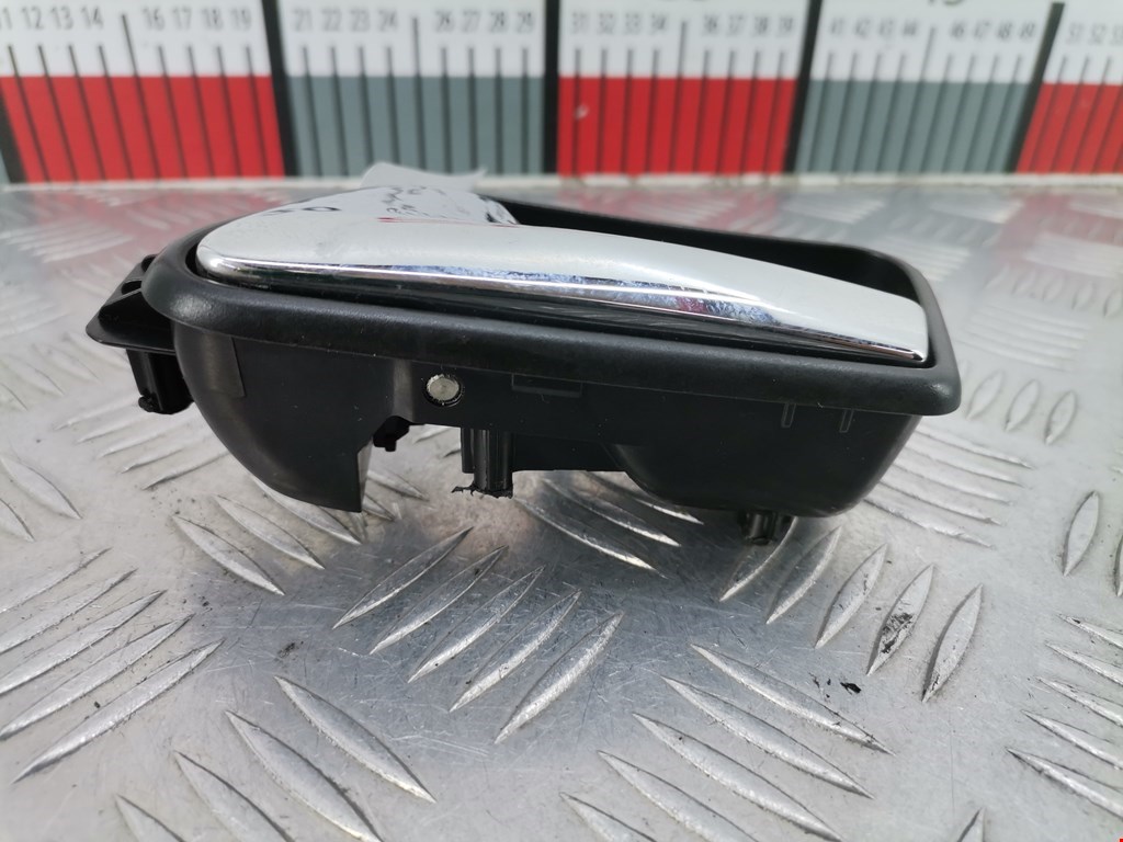 Ручка дверная задняя внутренняя левая VOLKSWAGEN Touran 2003-2010