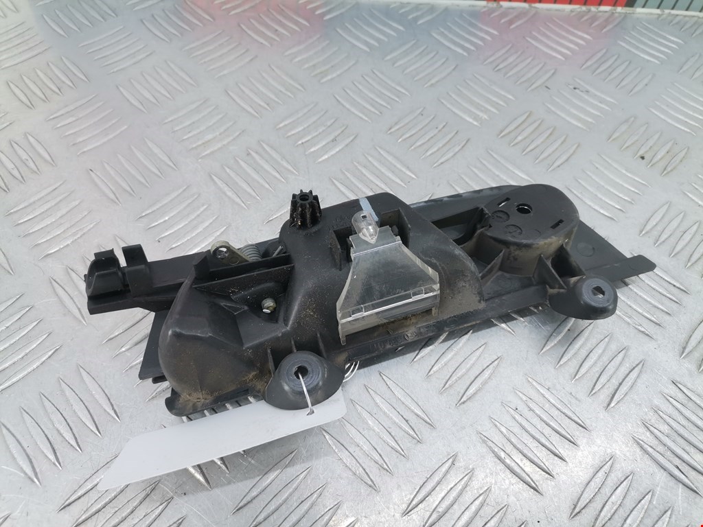Ручка дверная задняя внутренняя левая AUDI A4 B6 2001-2005