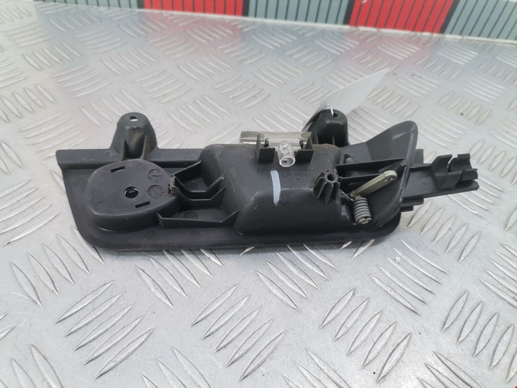 Ручка дверная задняя внутренняя левая AUDI A4 B6 2001-2005