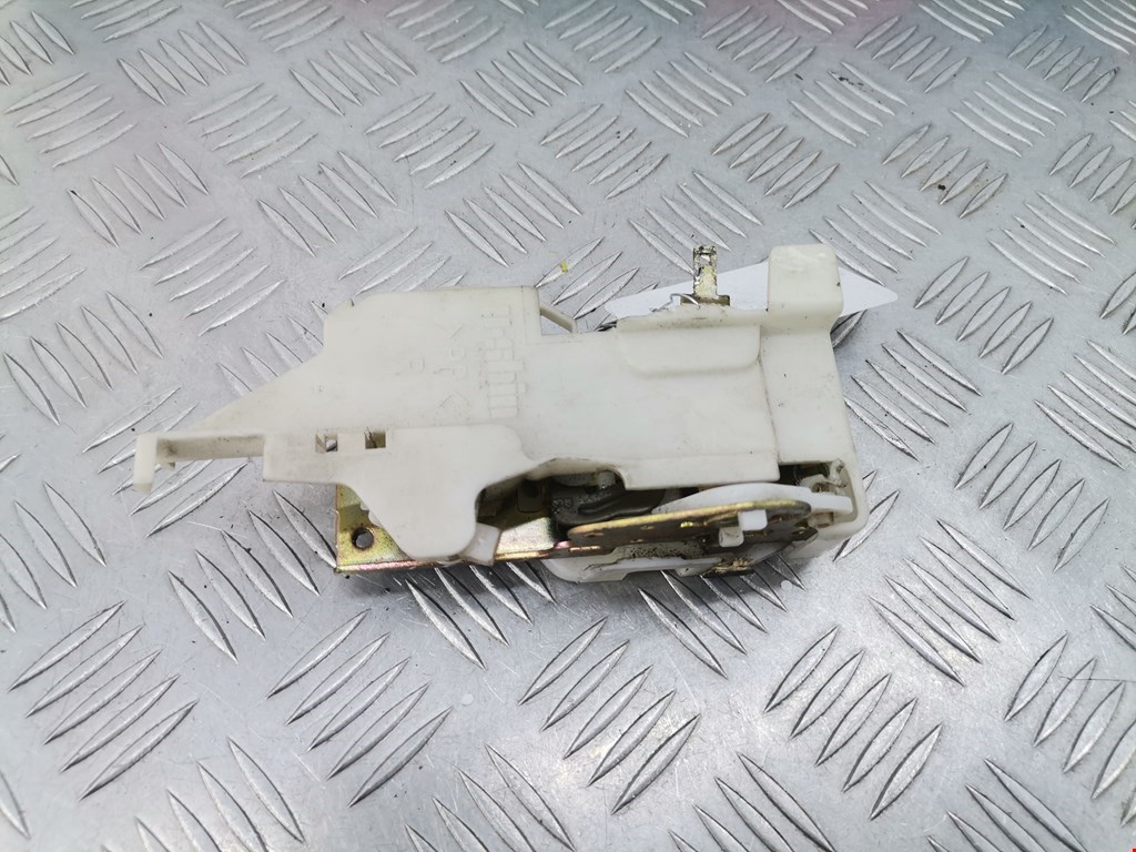 Замок двери передней правой MAZDA Demio DW 1996-2002