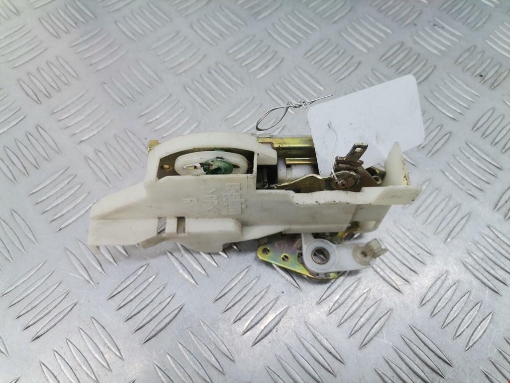 Замок двери передней правой MAZDA Demio DW 1996-2002