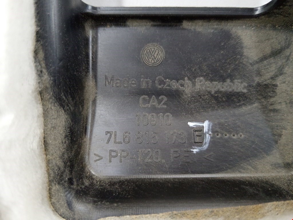 Накладка декоративная VOLKSWAGEN Touareg 2002-2010