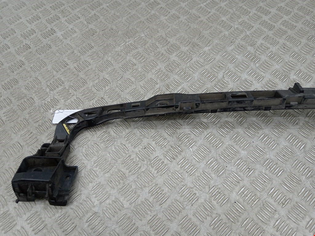 Кронштейн заднего бампера центральный VOLKSWAGEN Golf VI 2009-2012