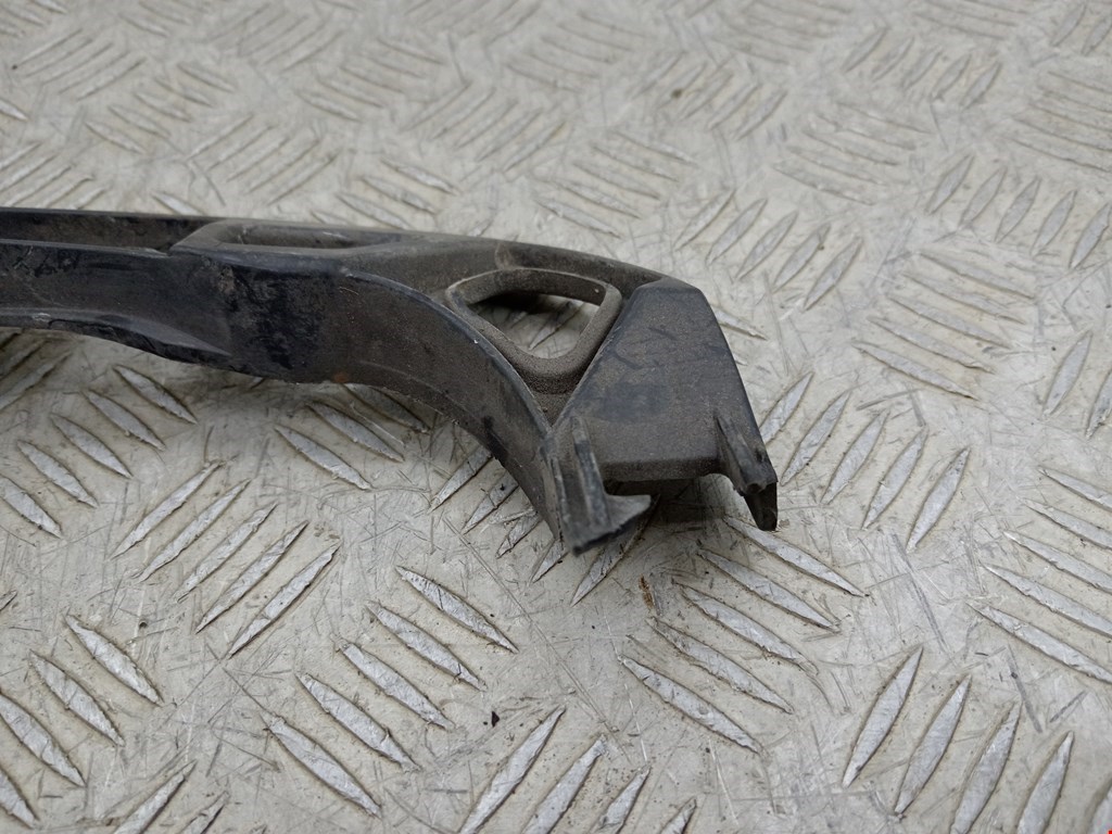 Кронштейн заднего бампера центральный VOLKSWAGEN Golf VI 2009-2012