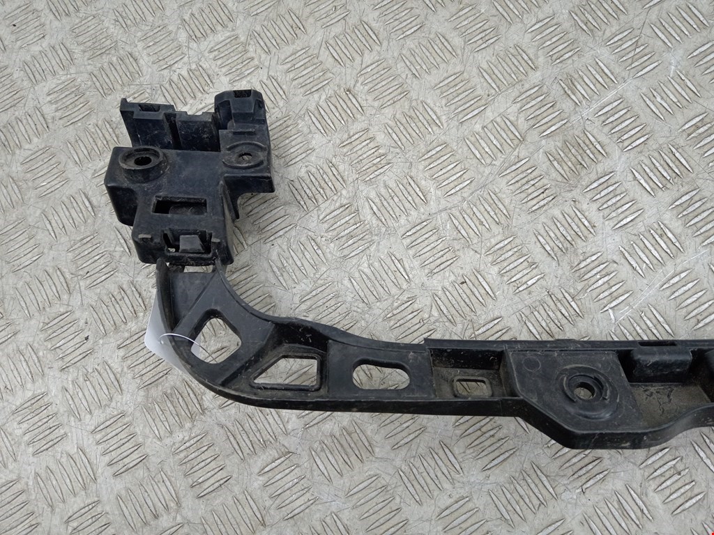 Кронштейн заднего бампера центральный VOLKSWAGEN Golf VI 2009-2012