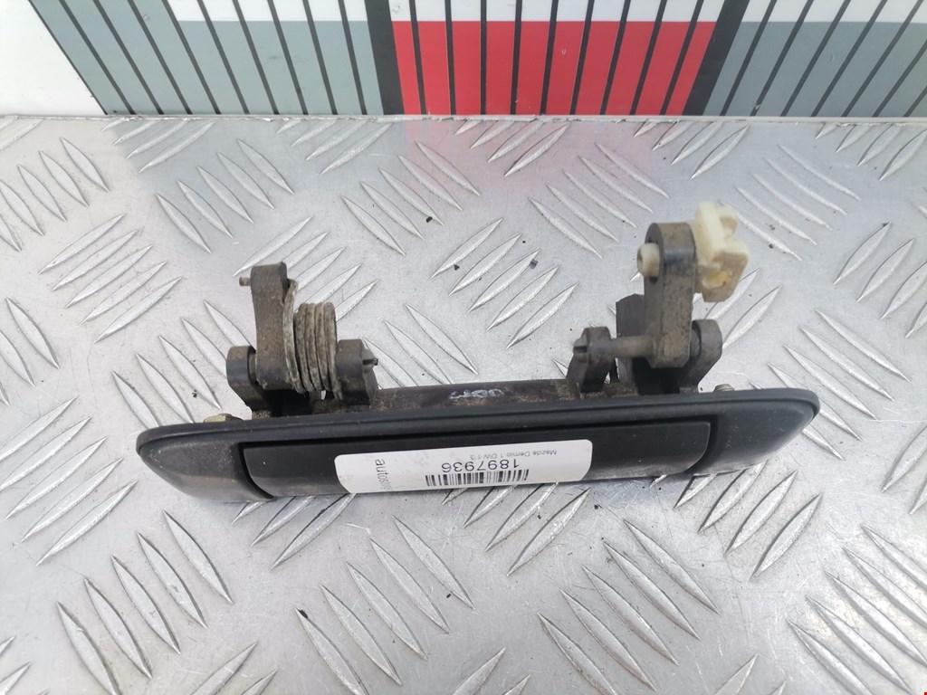 Ручка двери передней наружная левая MAZDA Demio DW 1996-2002