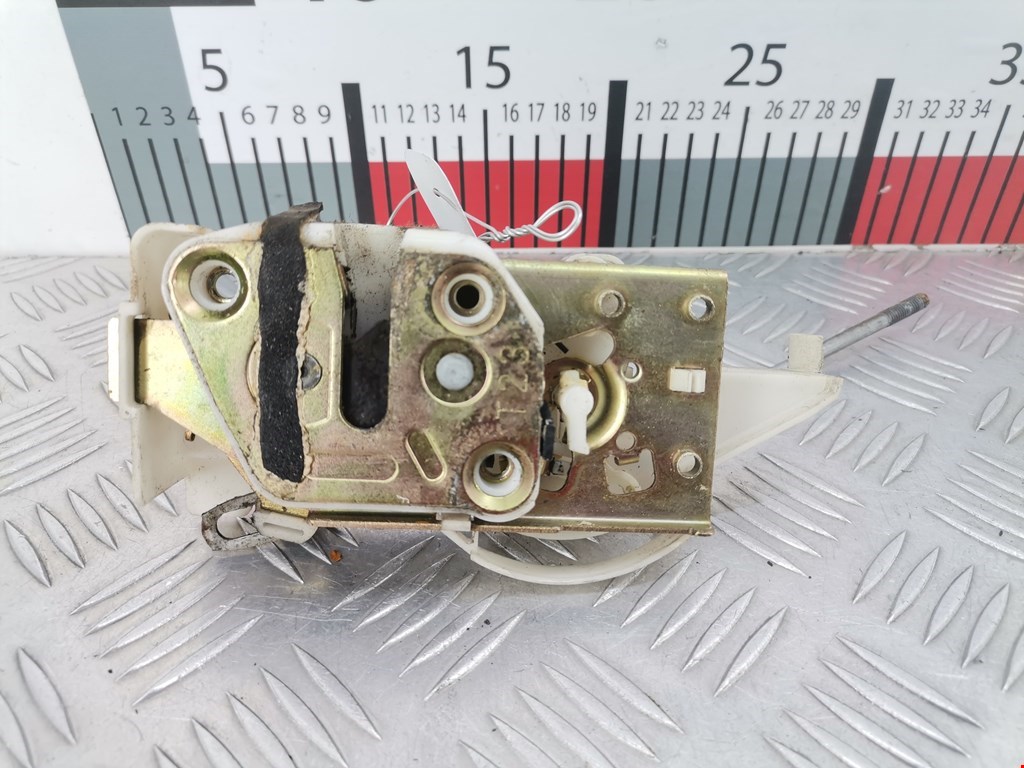 Замок двери передней левой Mazda Demio 1 DW (1996-2003)