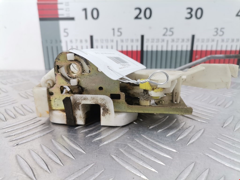 Замок двери передней левой MAZDA Demio DW 1996-2002