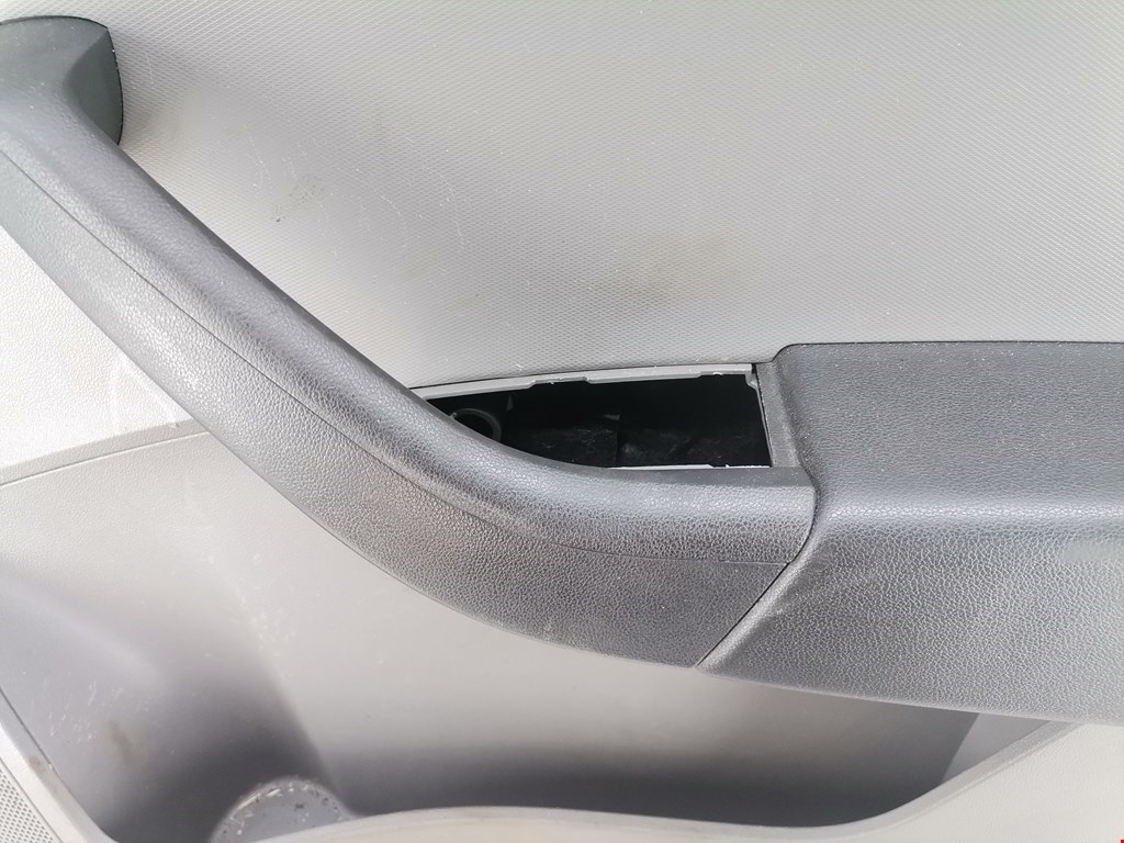 Обшивка двери передняя правая SKODA Rapid 2012-2020