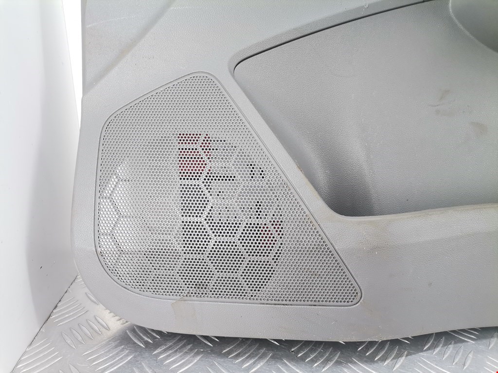 Обшивка двери передняя правая SKODA Rapid 2012-2020