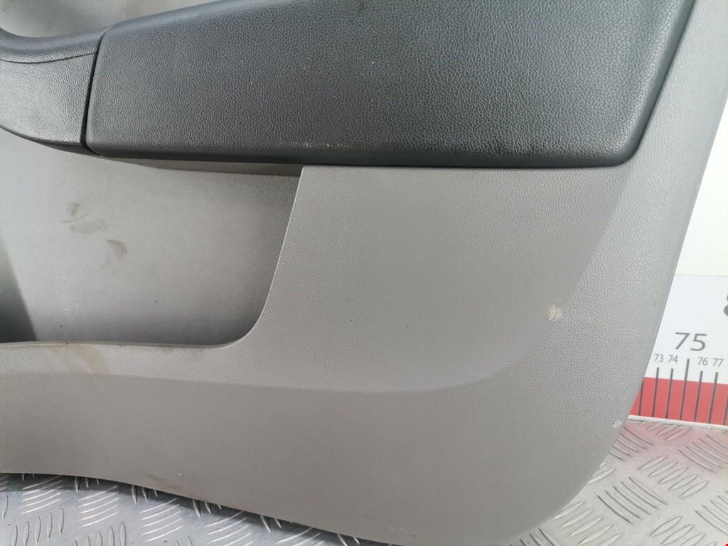 Обшивка двери передняя правая SKODA Rapid 2012-2020