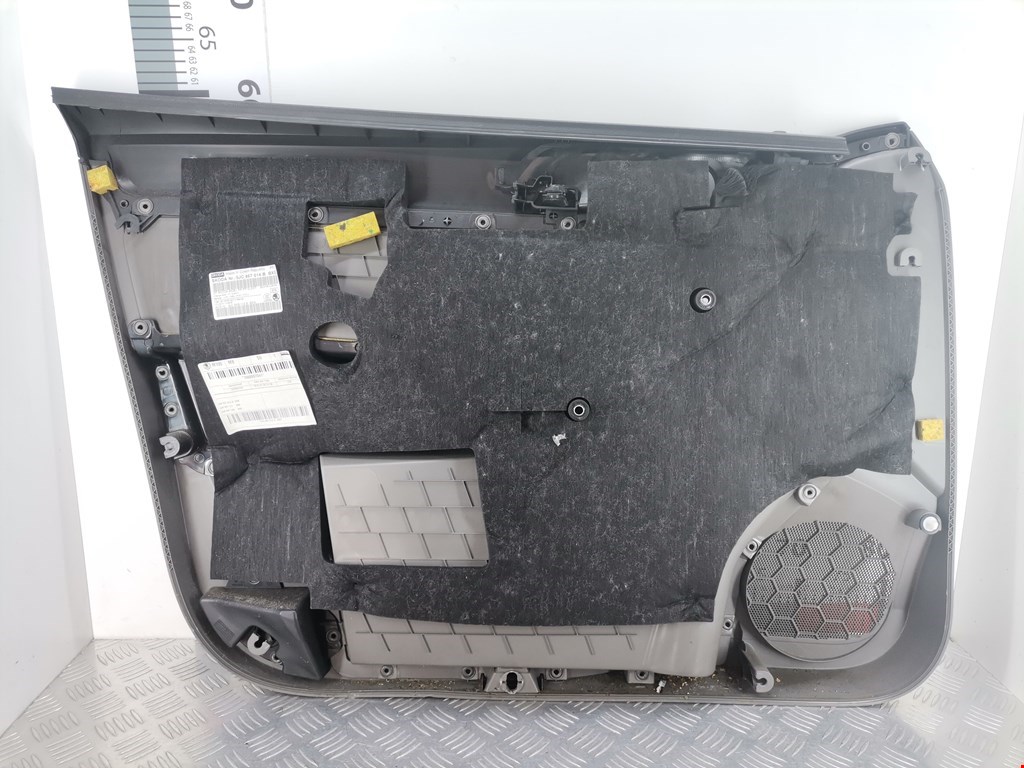 Обшивка двери передняя правая SKODA Rapid 2012-2020