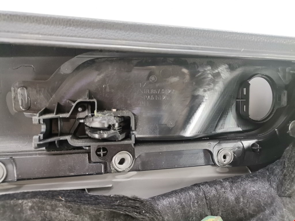 Обшивка двери передняя правая SKODA Rapid 2012-2020