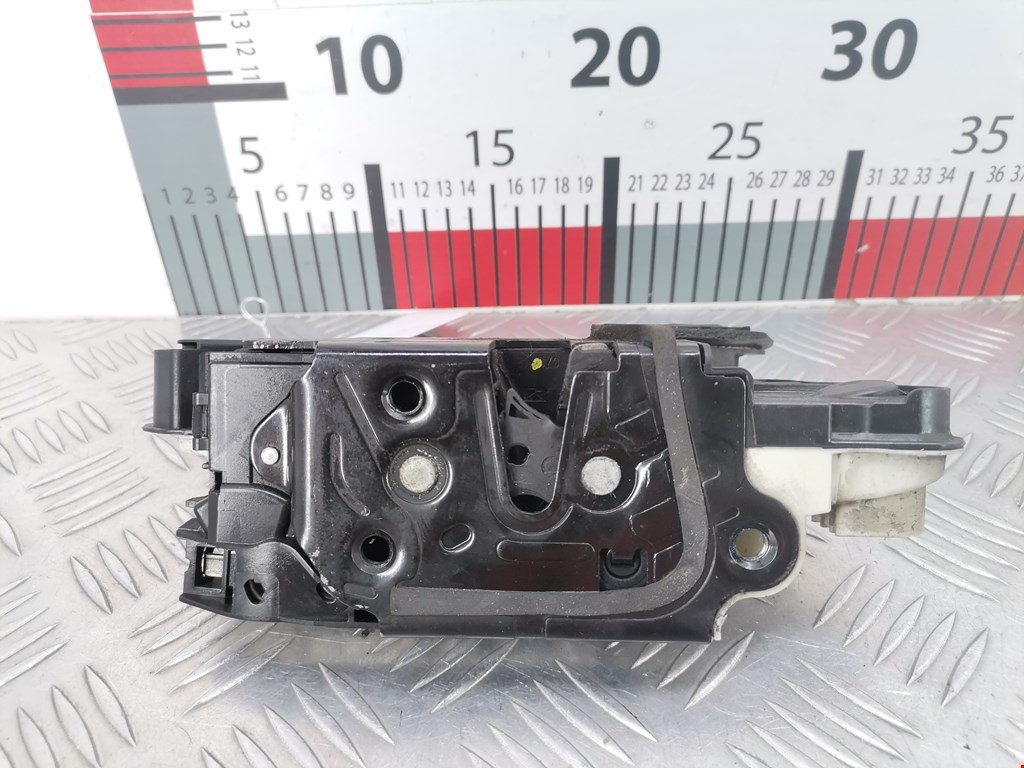 Замок двери передней правой SKODA Rapid 2012-2020