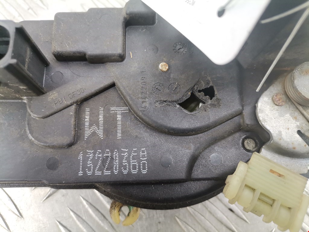 Замок двери передней правой OPEL Astra H/Family 2004-2015