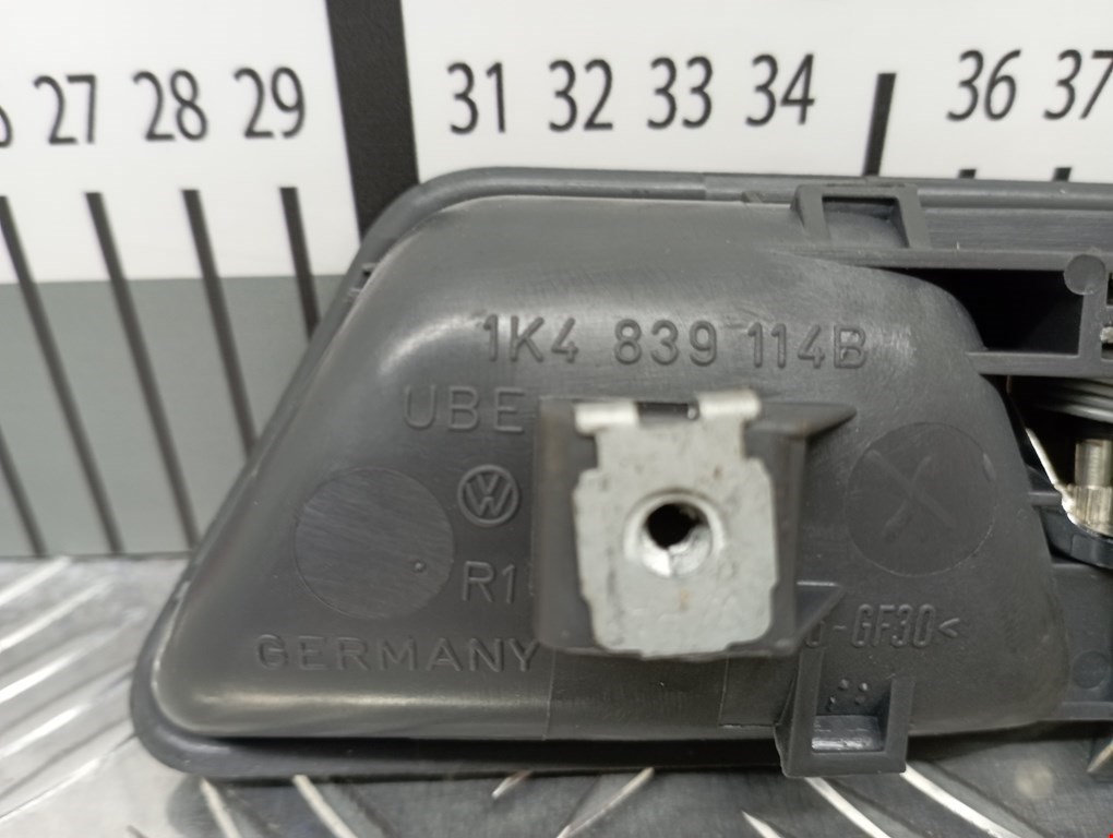 Ручка дверная задняя внутренняя правая VOLKSWAGEN Golf V 2003-2009