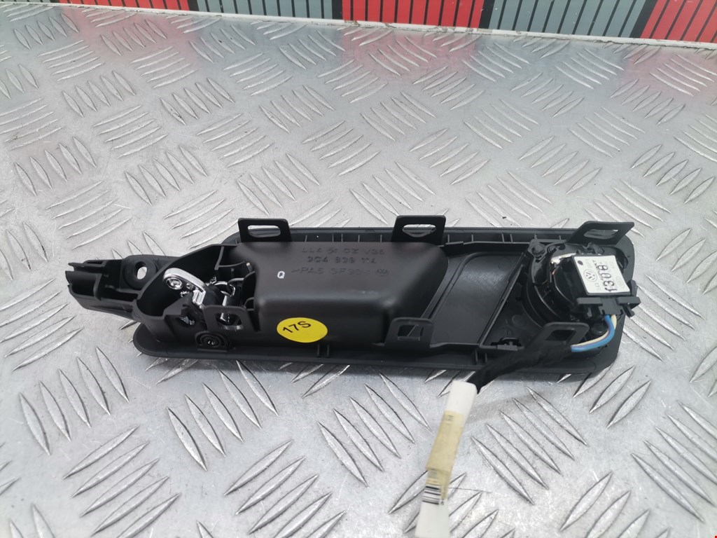 Ручка дверная задняя внутренняя правая VOLKSWAGEN Passat B6 2005-2011