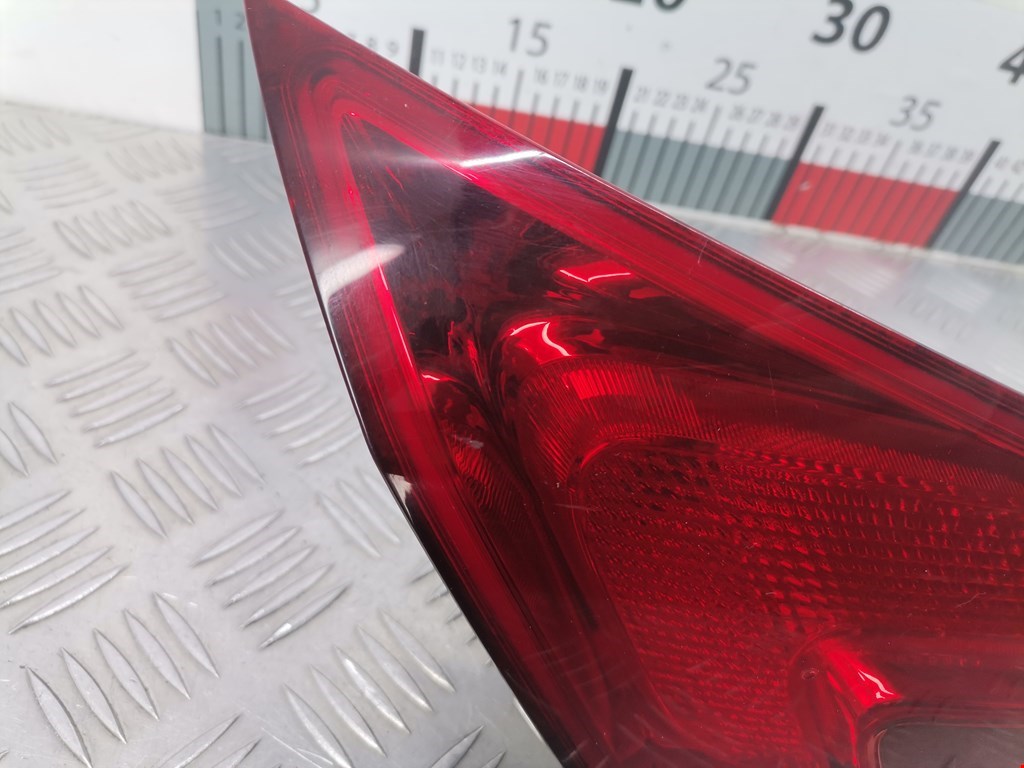 Фонарь задний внутренний левый OPEL Astra J 2009-2017