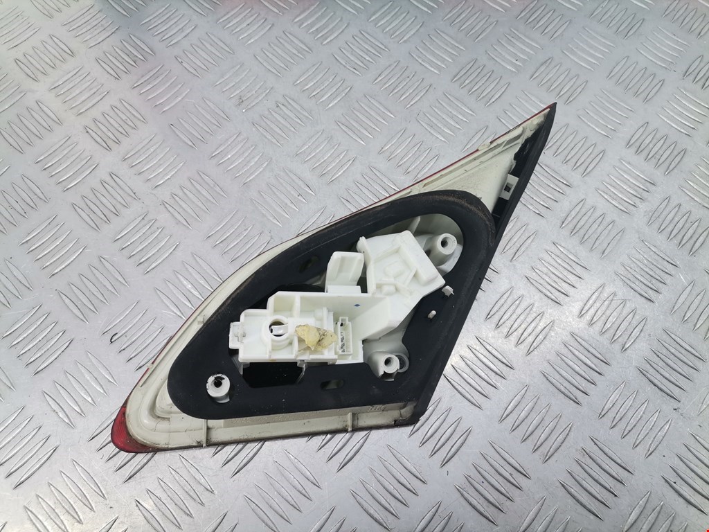 Фонарь задний внутренний левый OPEL Astra J 2009-2017