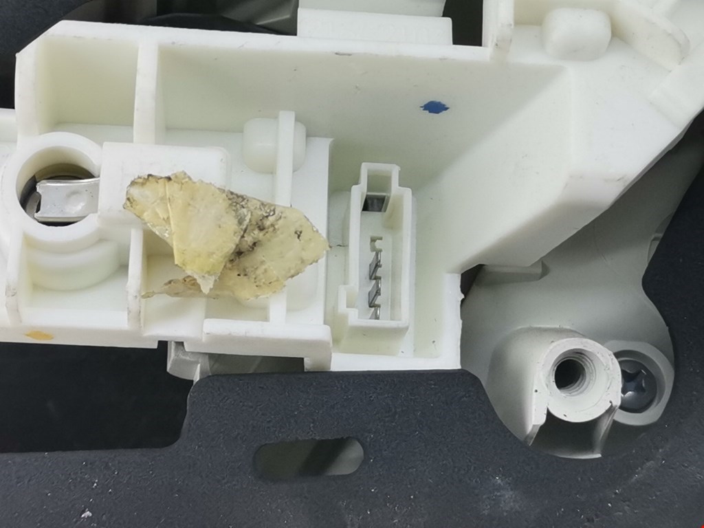 Фонарь задний внутренний левый OPEL Astra J 2009-2017