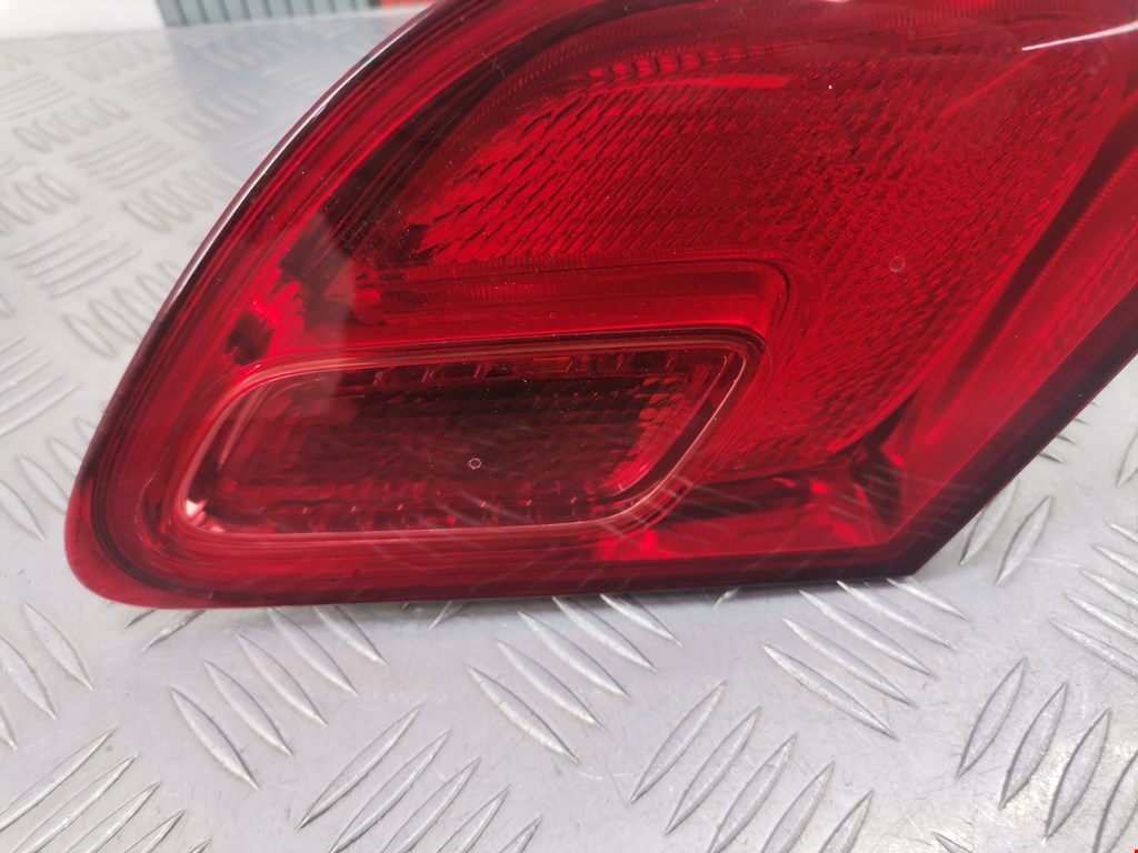 Фонарь задний внутренний правый OPEL Astra J 2009-2017