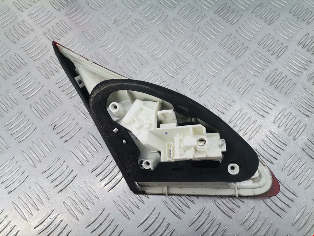 Фонарь задний внутренний правый OPEL Astra J 2009-2017