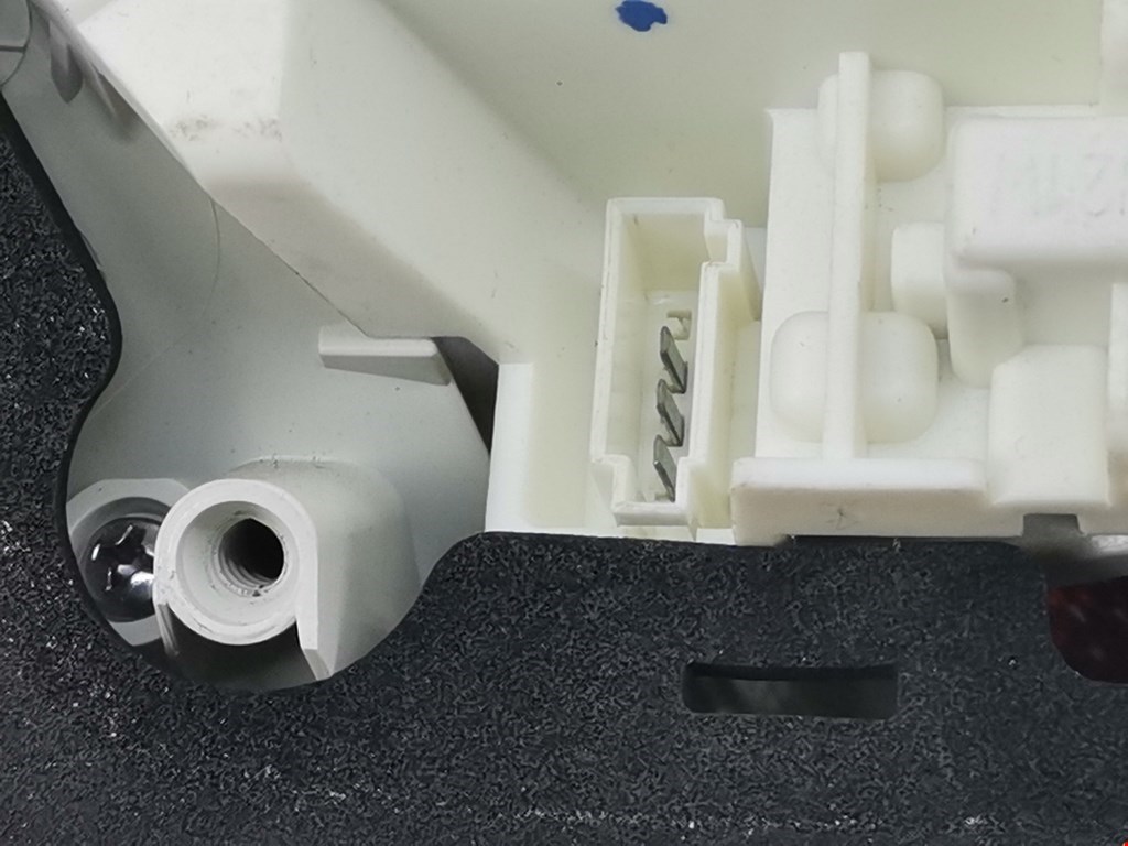 Фонарь задний внутренний правый OPEL Astra J 2009-2017