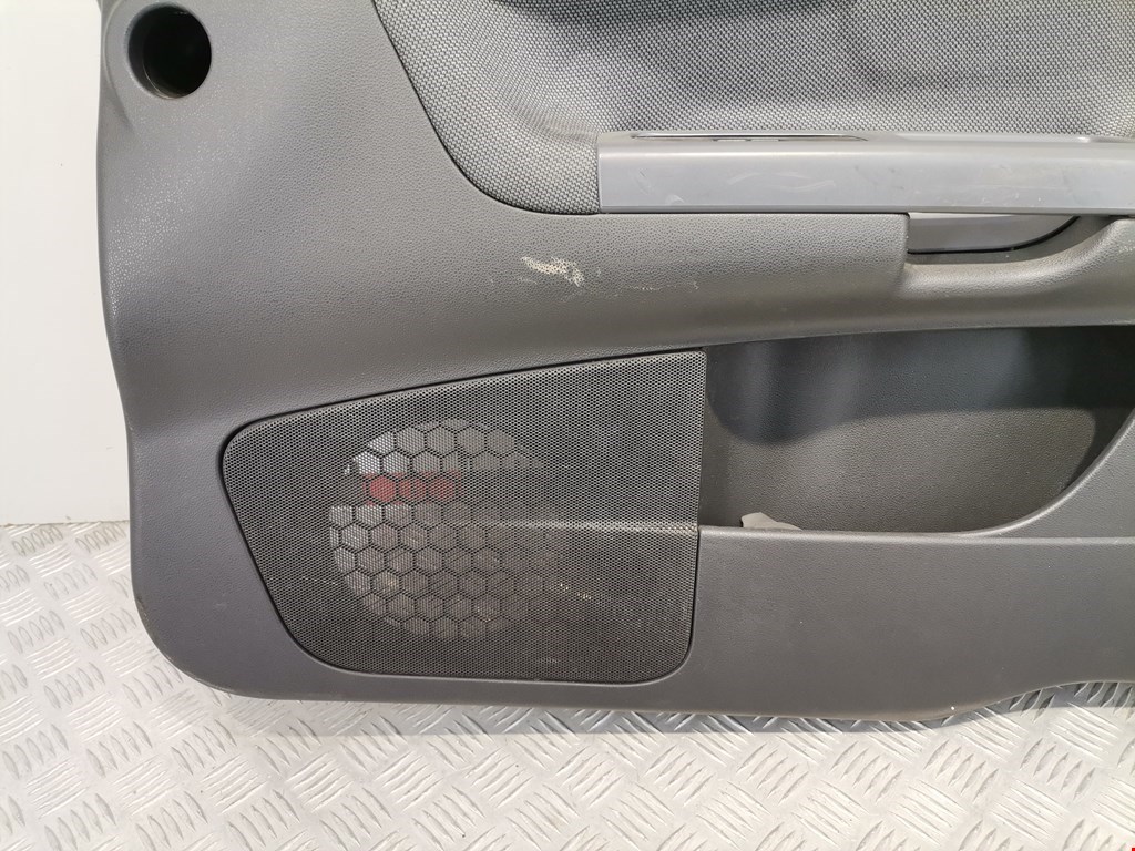 Обшивка двери передняя правая VOLVO C30 2006-2013