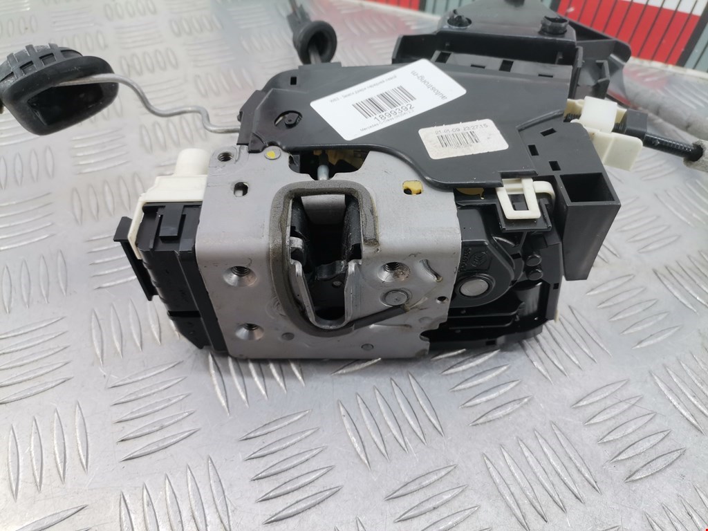 Замок двери передней левой MERCEDES-BENZ C-Class C-klasse W204 2007-2015