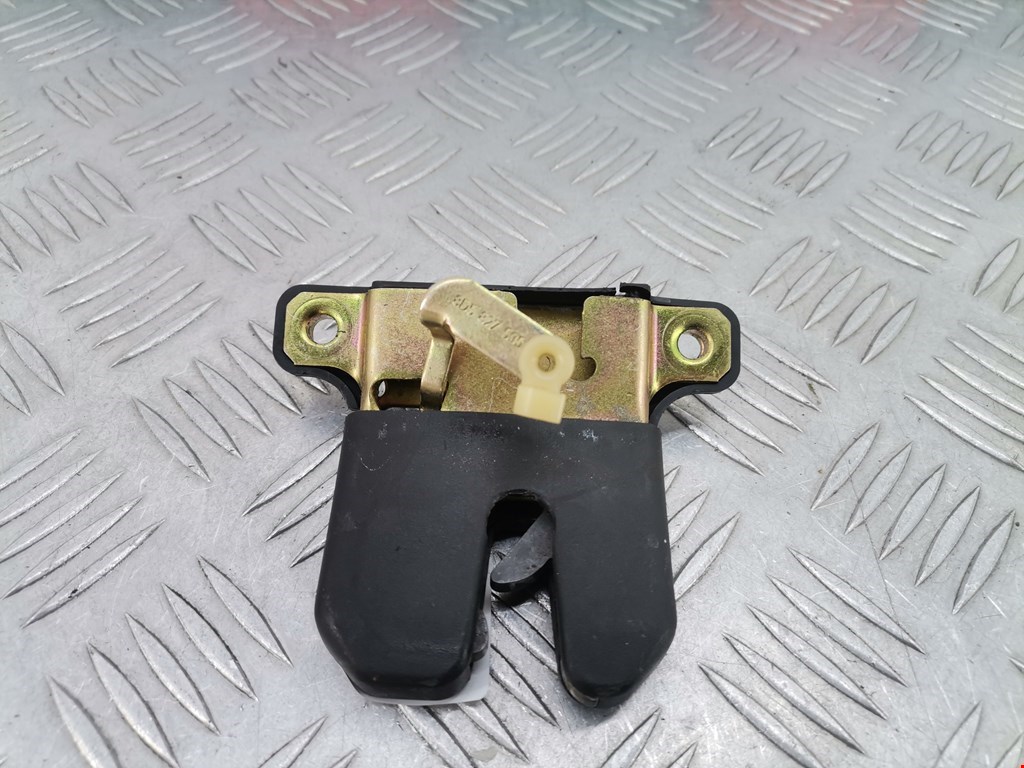 Замок багажника (крышки двери) AUDI A4 B5 1995-2001