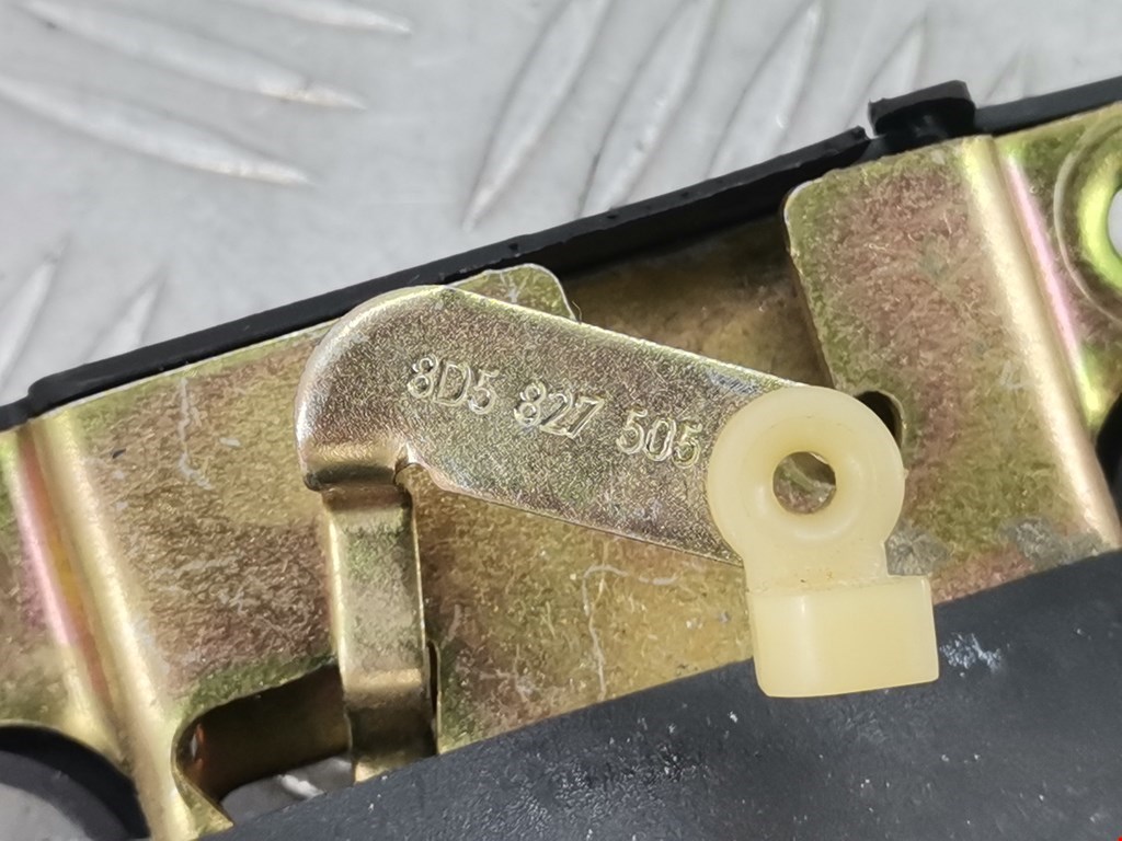 Замок багажника (крышки двери) AUDI A4 B5 1995-2001