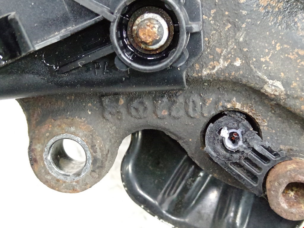 Ступица передняя левая MERCEDES-BENZ S-Class IV W220 1998-2005