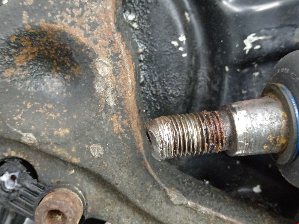 Ступица передняя левая MERCEDES-BENZ S-Class IV W220 1998-2005