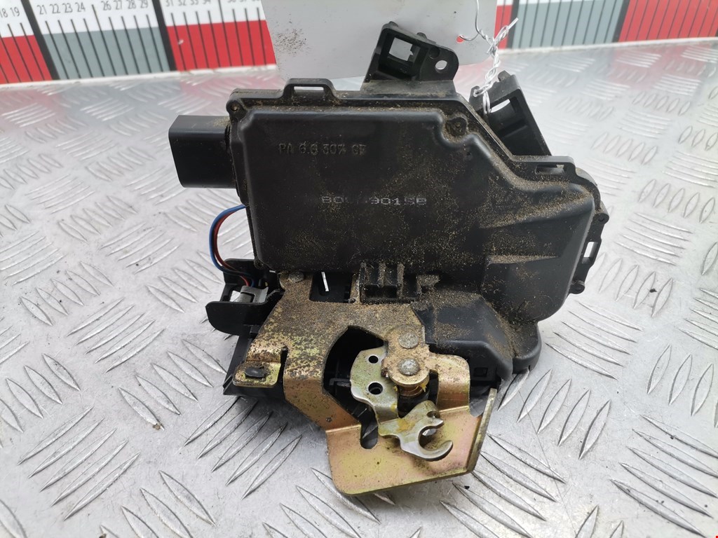 Замок двери задней левой AUDI A6 C5 1997-2004