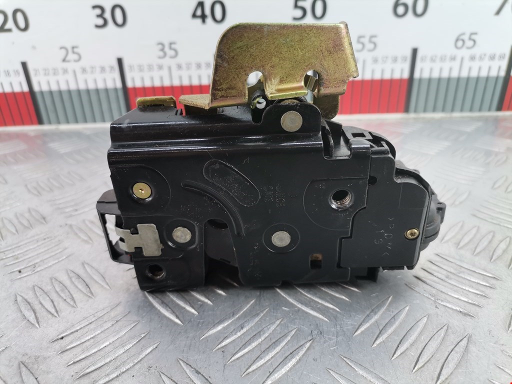 Замок двери задней левой AUDI A6 C5 1997-2004