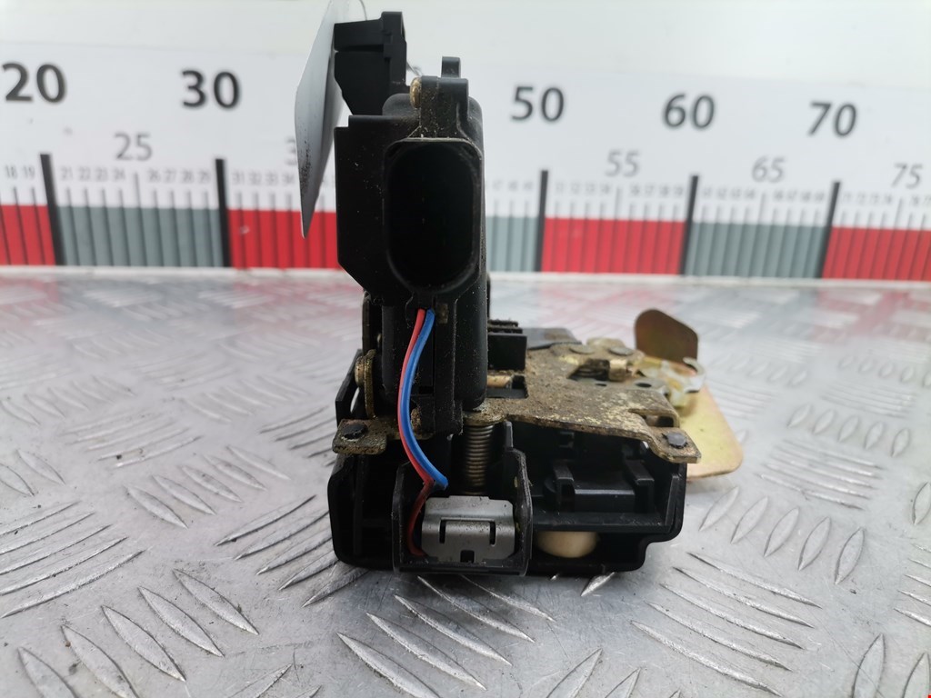 Замок двери задней левой AUDI A6 C5 1997-2004