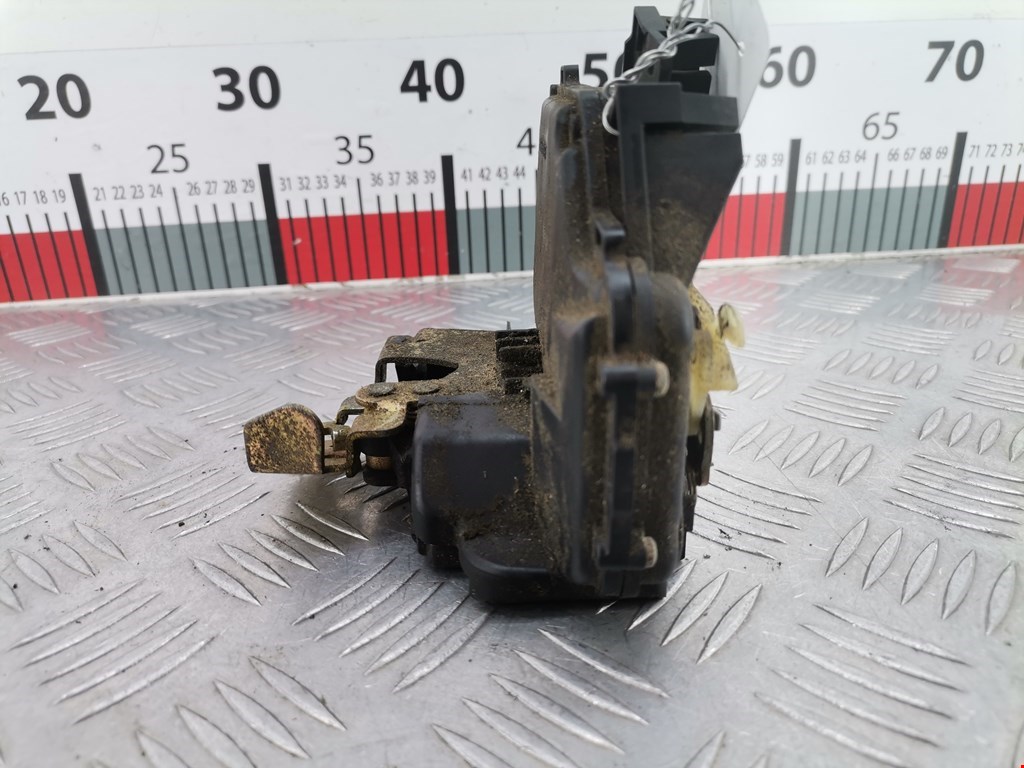 Замок двери задней левой AUDI A6 C5 1997-2004