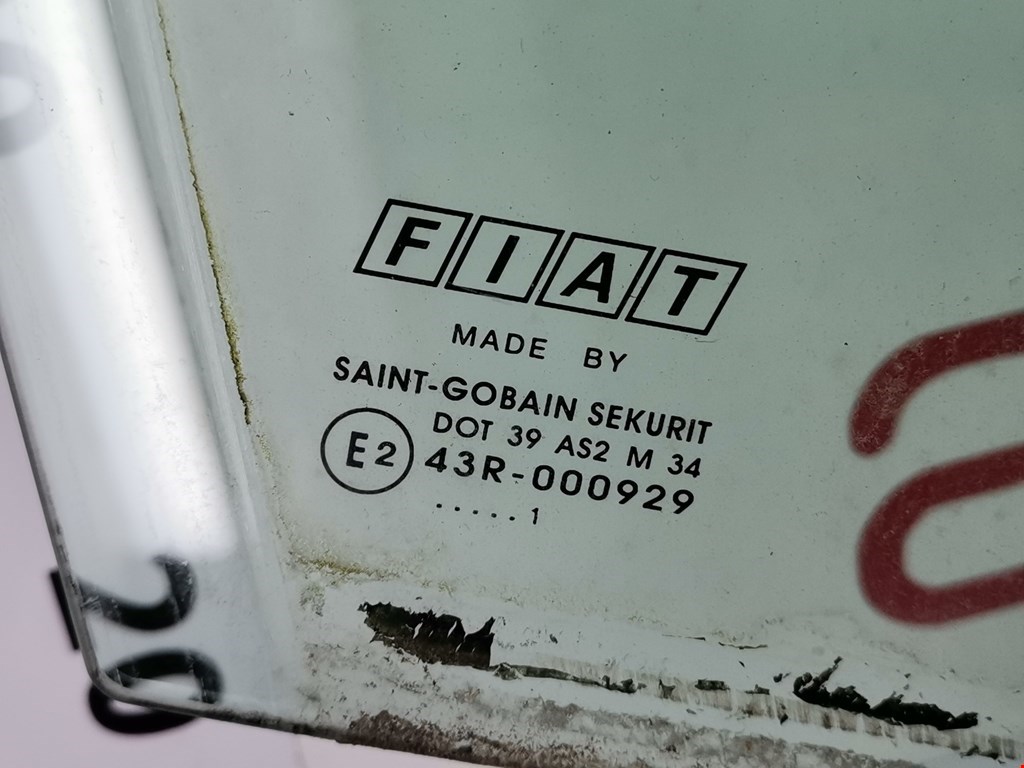 Стекло двери переднее правое FIAT Bravo 2007-2014