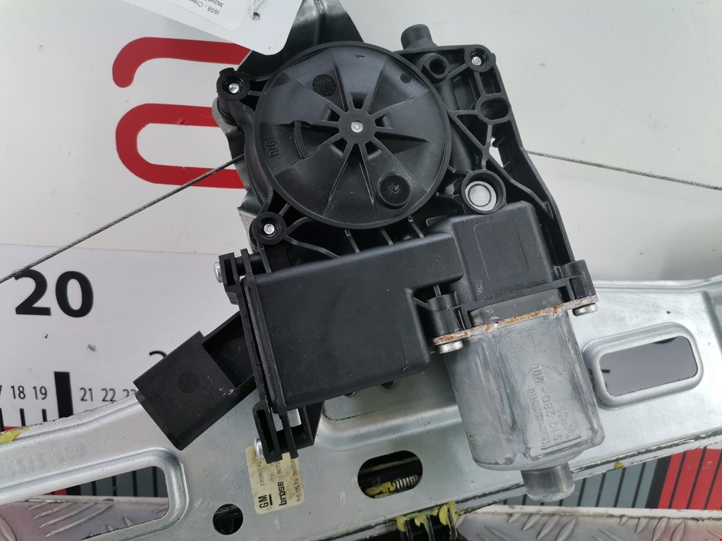 Стеклоподъемник задний правый OPEL Zafira C 2012-2019