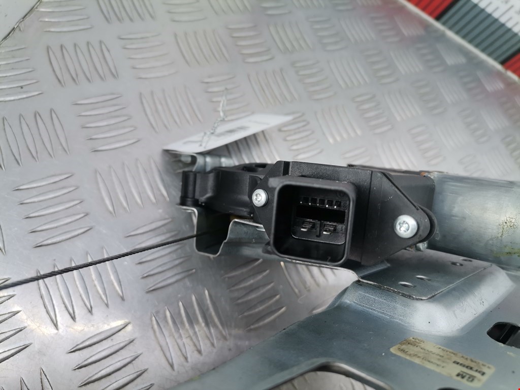 Стеклоподъемник задний правый OPEL Zafira C 2012-2019