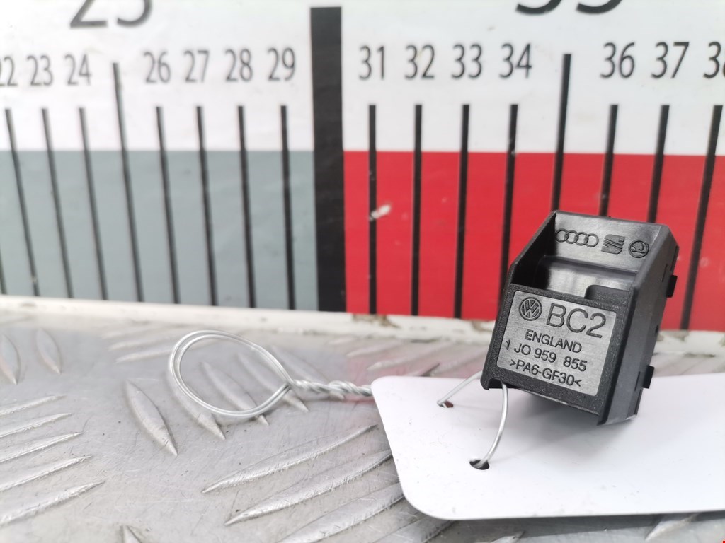 Кнопка стеклоподъемника VOLKSWAGEN Passat B5 1997-2005