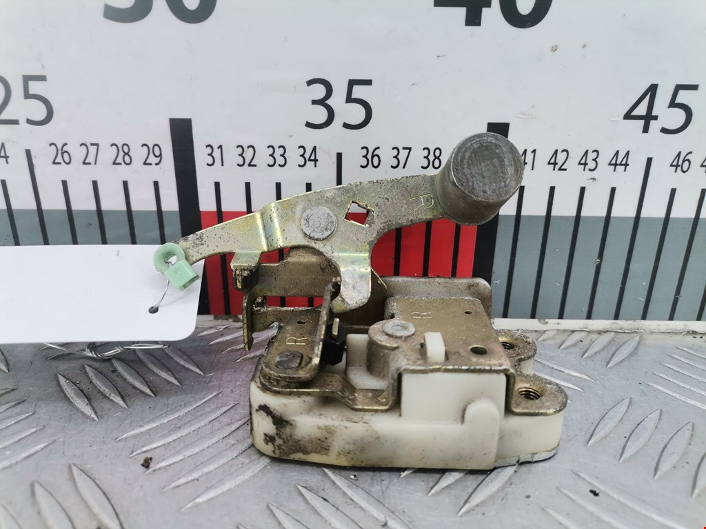 Замок двери сдвижной MITSUBISHI L300 1986-1999