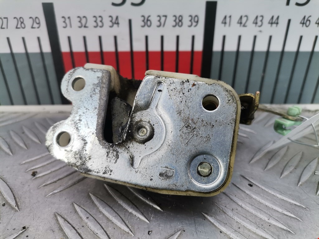 Замок двери сдвижной MITSUBISHI L300 1986-1999